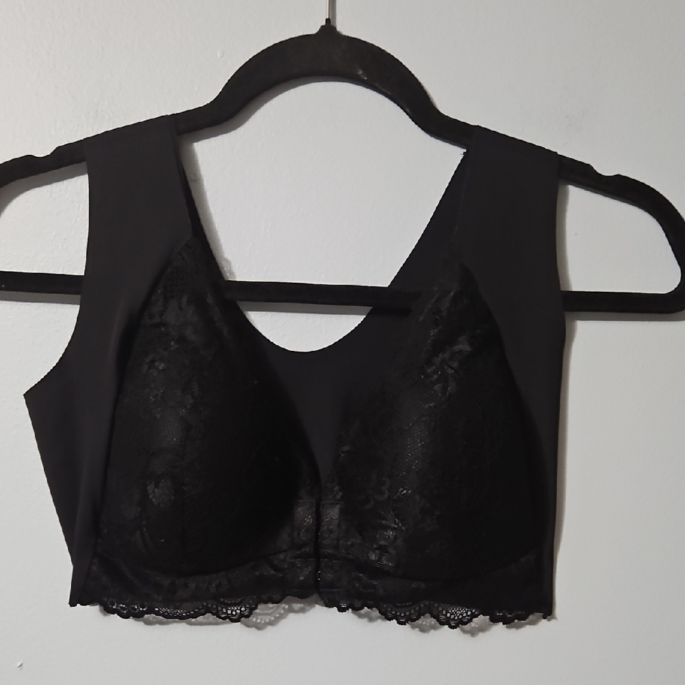 Elegant Black Lace Bralette With Front Closure Size L